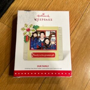 Hallmark 2015 OUR FAMILY - Photo Holder Family is the Greatest Gift Ornament
